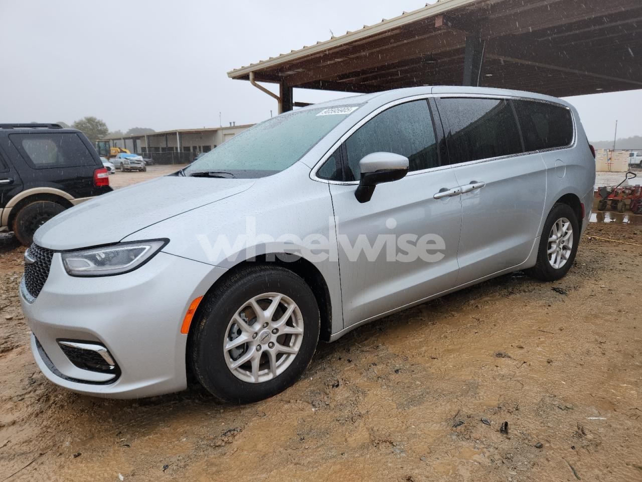 2023 CHRYSLER PACIFICA TOURING L (VIN 2C4RC1BG1PR630088) main photo
