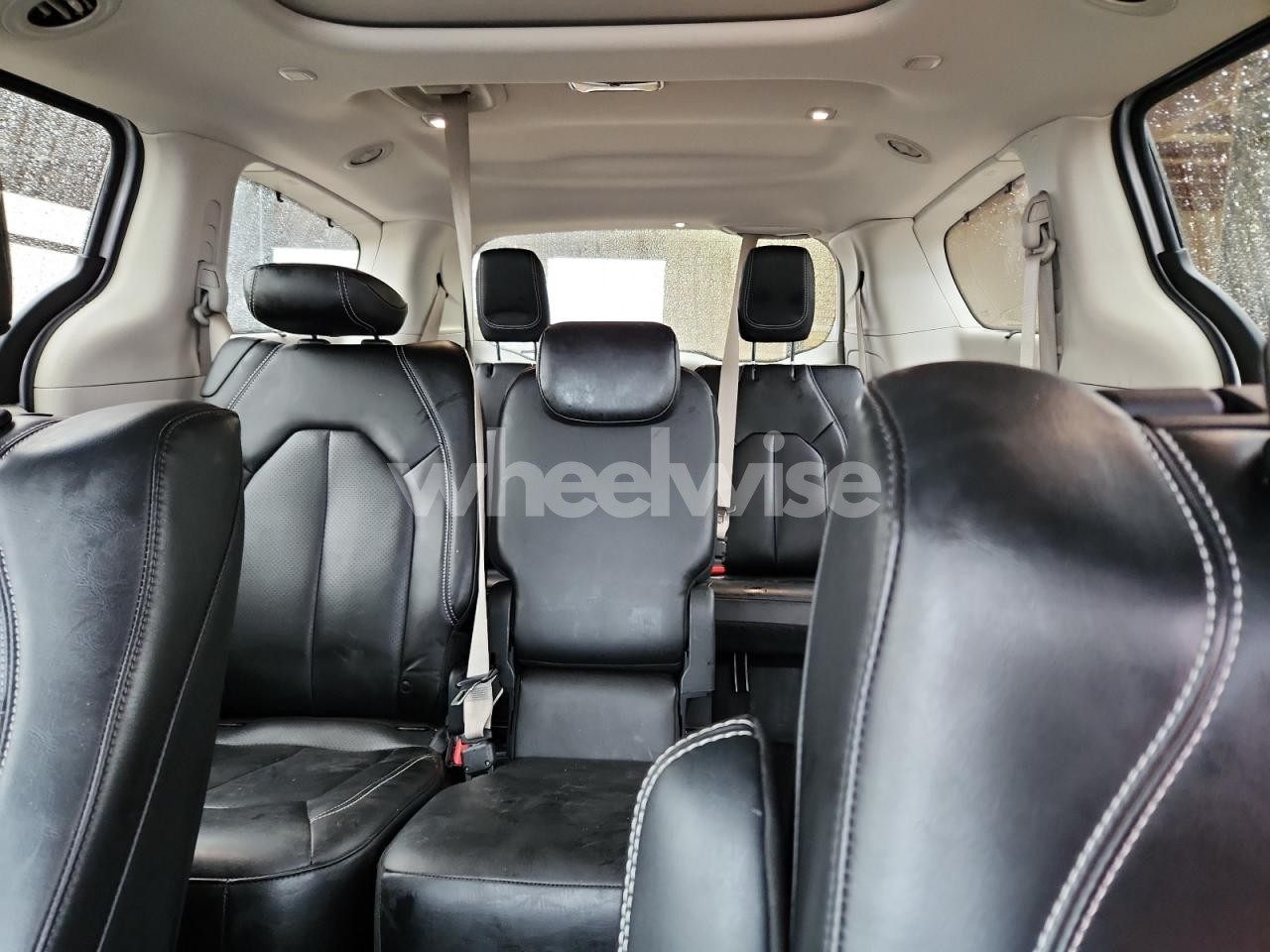 Photo 10 of 2023 CHRYSLER PACIFICA TOURING L (VIN 2C4RC1BG1PR630088)