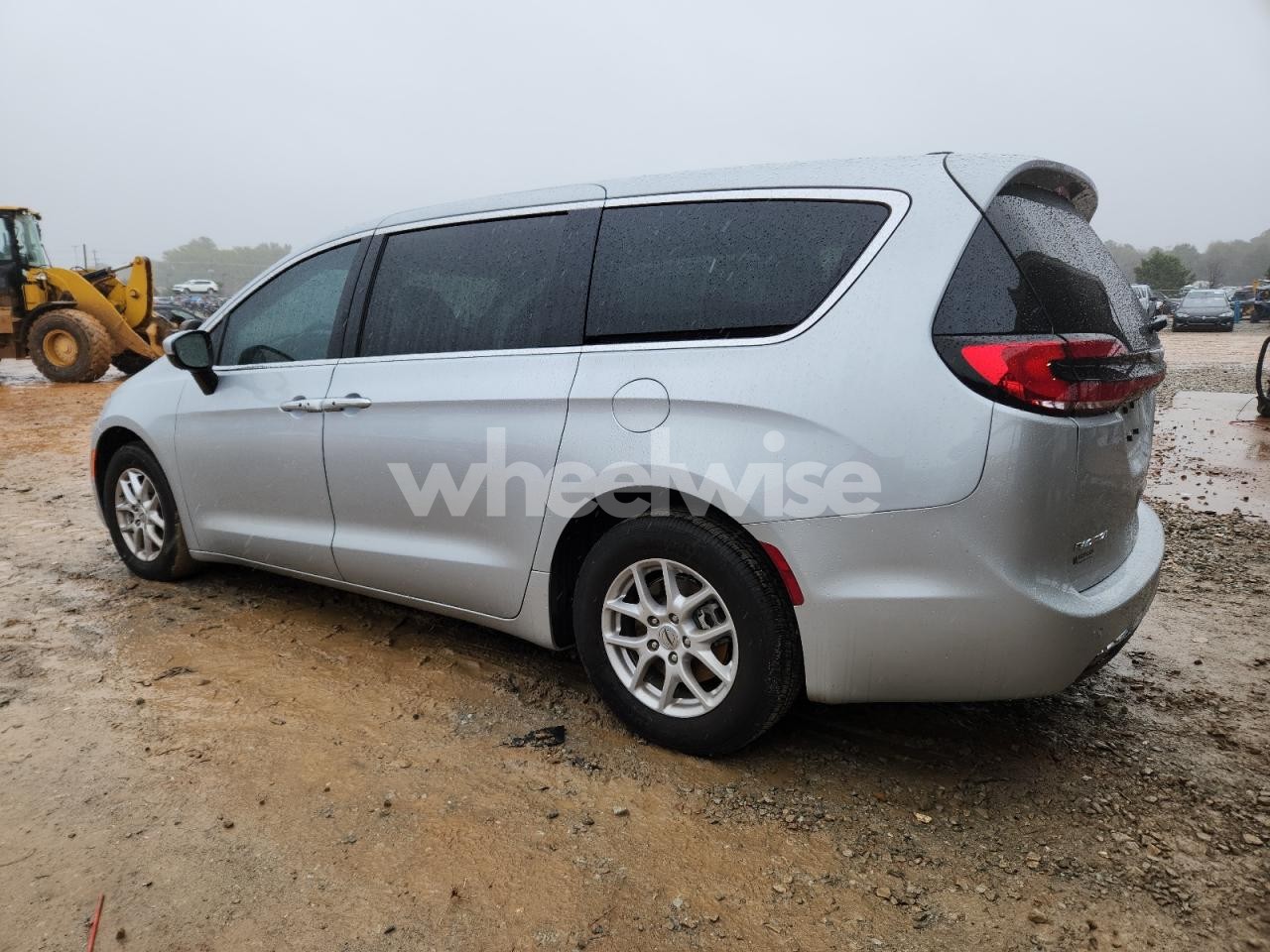 Photo 2 of 2023 CHRYSLER PACIFICA TOURING L (VIN 2C4RC1BG1PR630088)