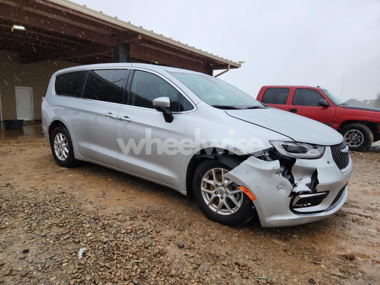 Photo 4 of 2023 CHRYSLER PACIFICA TOURING L (VIN 2C4RC1BG1PR630088)