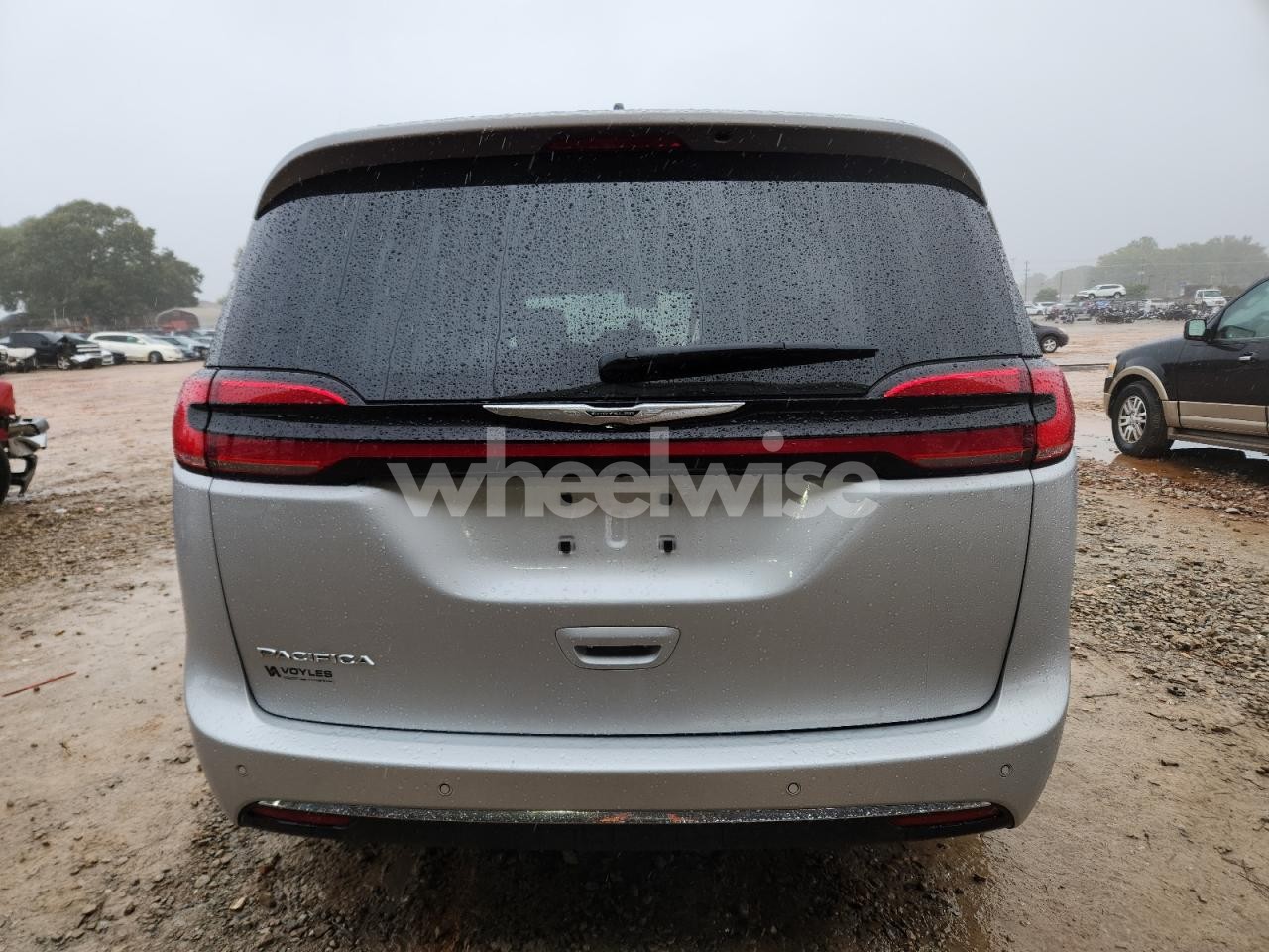 Photo 6 of 2023 CHRYSLER PACIFICA TOURING L (VIN 2C4RC1BG1PR630088)