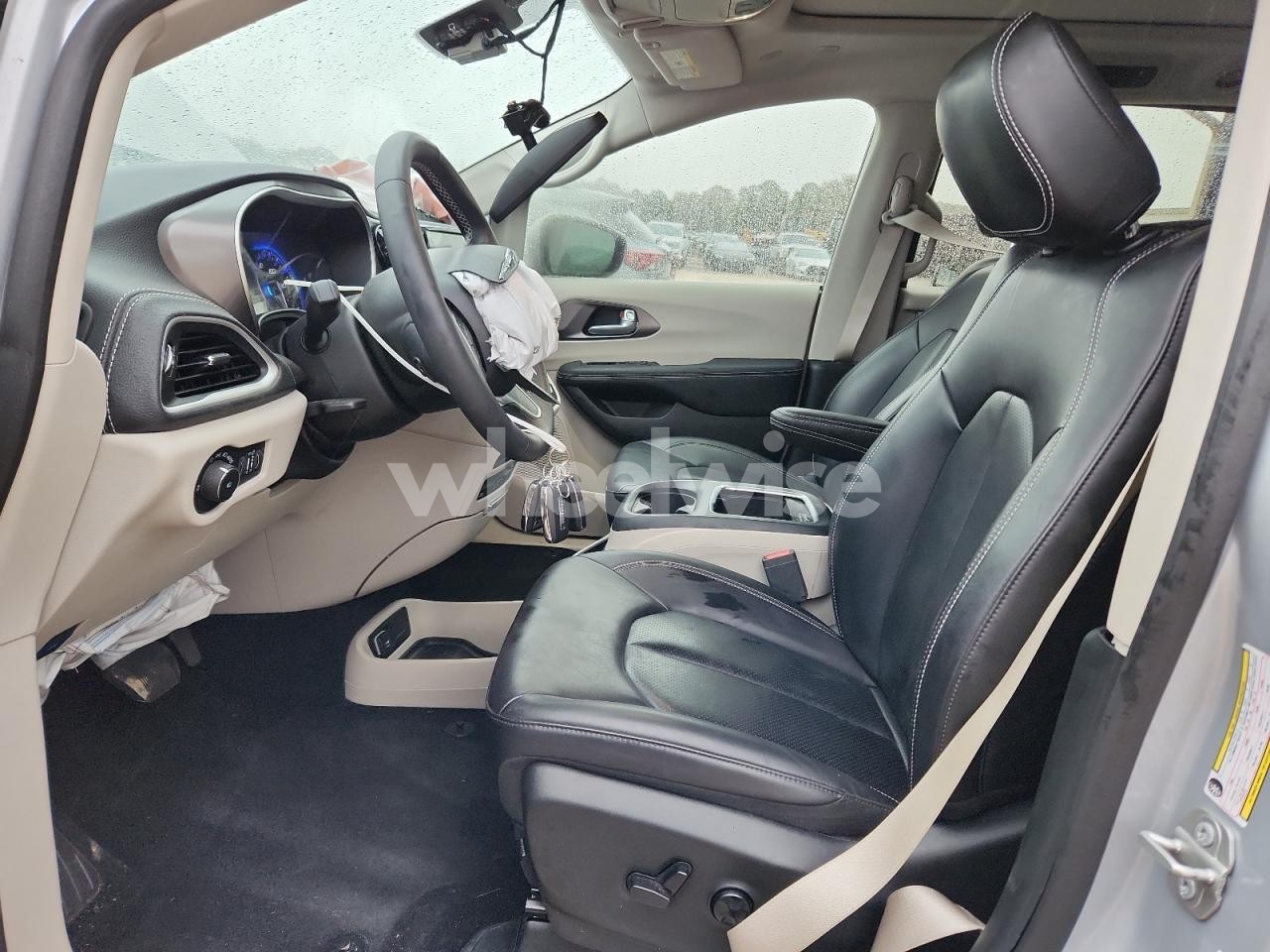 Photo 7 of 2023 CHRYSLER PACIFICA TOURING L (VIN 2C4RC1BG1PR630088)