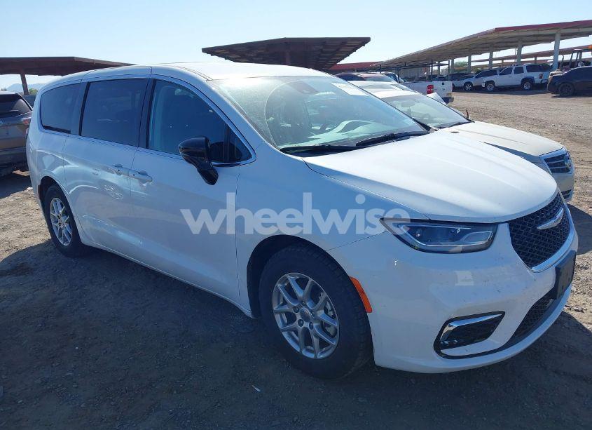 2024 Chrysler Pacifica TOURING L (VIN 2C4RC1BG1RR125557) main photo