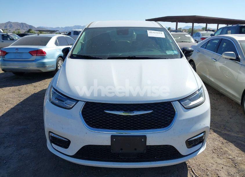 Photo 12 of 2024 Chrysler Pacifica TOURING L (VIN 2C4RC1BG1RR125557)