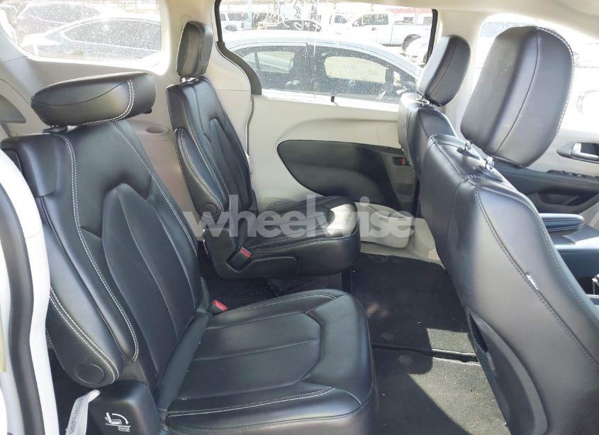 Photo 8 of 2024 Chrysler Pacifica TOURING L (VIN 2C4RC1BG1RR125557)
