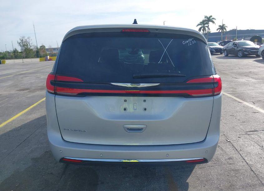 Photo 16 of 2024 Chrysler Pacifica TOURING L (VIN 2C4RC1BG1RR162415)