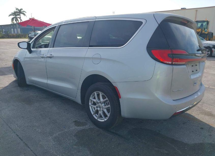 Photo 3 of 2024 Chrysler Pacifica TOURING L (VIN 2C4RC1BG1RR162415)