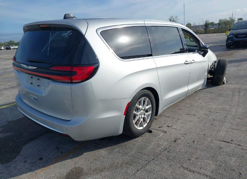 Photo 4 of 2024 Chrysler Pacifica TOURING L (VIN 2C4RC1BG1RR162415)