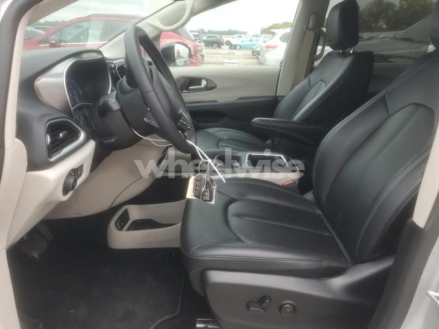 Photo 3 of 2024 CHRYSLER PACIFICA TOURING L (VIN 2C4RC1BG1RR171986)