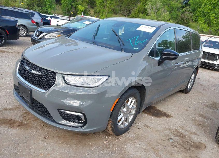 Photo 2 of 2025 Chrysler Pacifica SELECT (VIN 2C4RC1BG1SR504290)