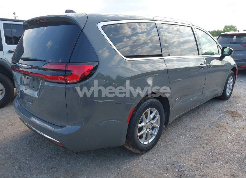 Photo 4 of 2025 Chrysler Pacifica SELECT (VIN 2C4RC1BG1SR504290)