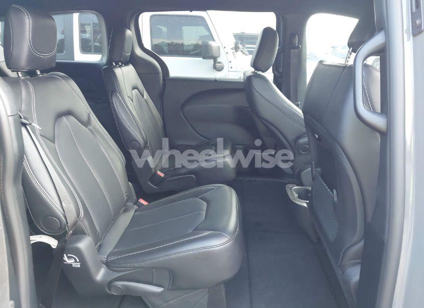 Photo 8 of 2025 Chrysler Pacifica SELECT (VIN 2C4RC1BG1SR504290)