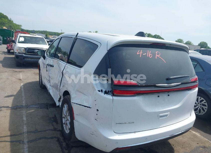 Photo 3 of 2025 Chrysler Pacifica SELECT (VIN 2C4RC1BG1SR542831)