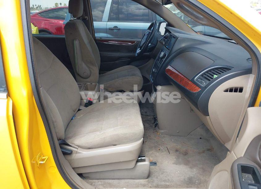 Photo 5 of 2012 Chrysler Town & COUNTRY TOURING (VIN 2C4RC1BG2CR175245)