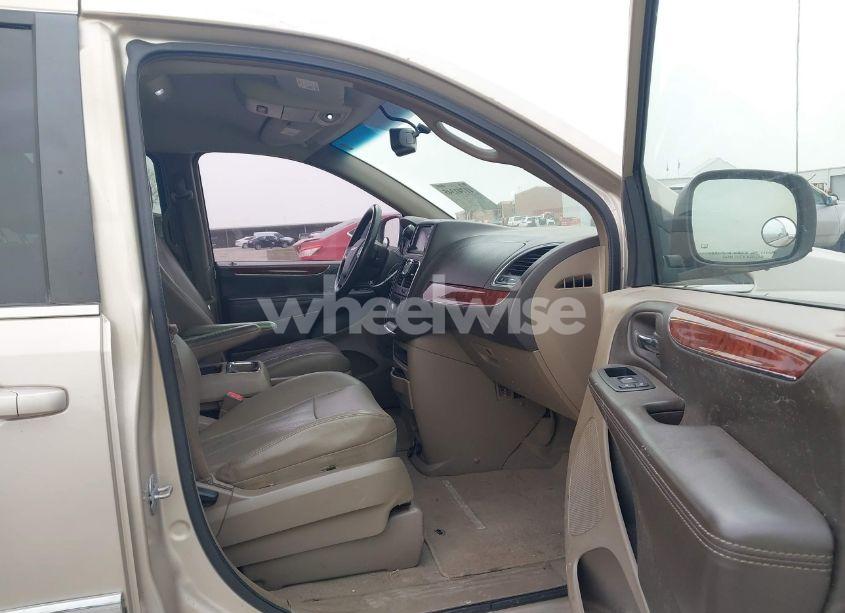 Photo 5 of 2012 Chrysler Town & COUNTRY TOURING (VIN 2C4RC1BG2CR277824)