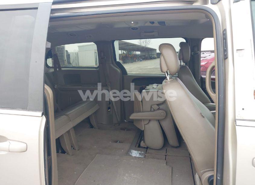 Photo 8 of 2012 Chrysler Town & COUNTRY TOURING (VIN 2C4RC1BG2CR277824)