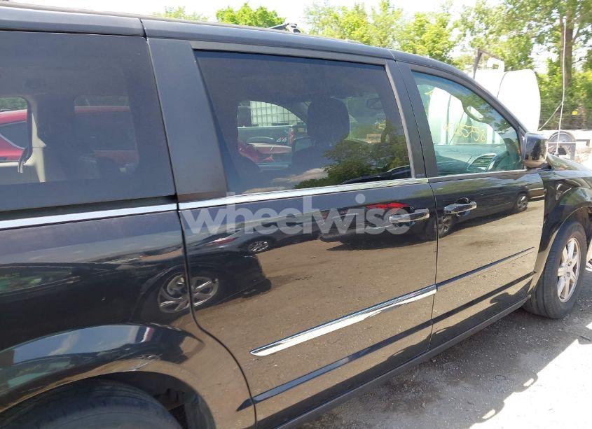 Photo 13 of 2013 Chrysler Town & COUNTRY TOURING (VIN 2C4RC1BG2DR584962)