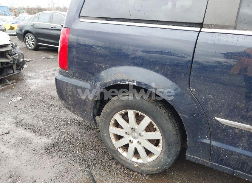 Photo 6 of 2013 Chrysler Town & COUNTRY TOURING (VIN 2C4RC1BG2DR663211)