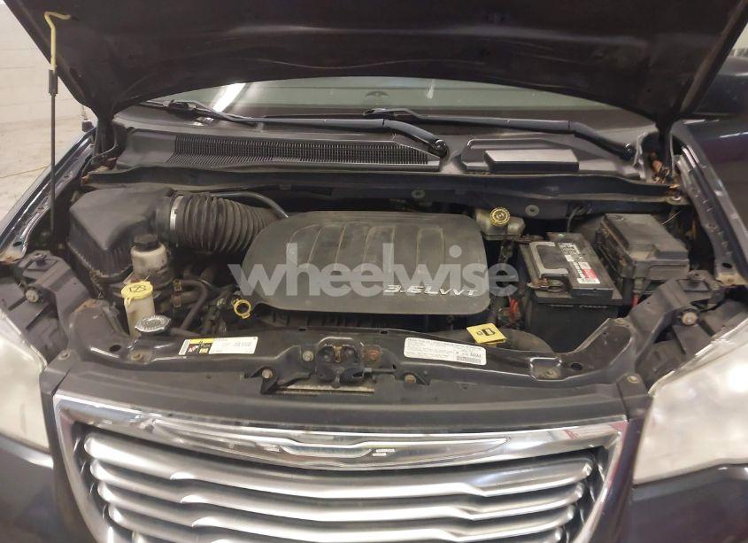 Photo 10 of 2013 Chrysler Town & COUNTRY TOURING (VIN 2C4RC1BG2DR677092)