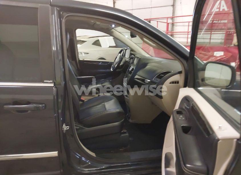 Photo 5 of 2013 Chrysler Town & COUNTRY TOURING (VIN 2C4RC1BG2DR677092)