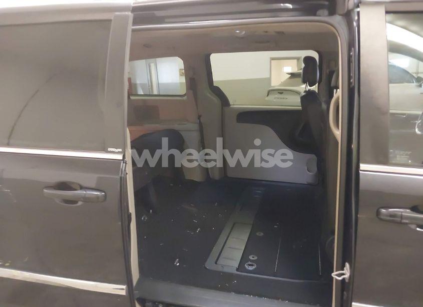 Photo 8 of 2013 Chrysler Town & COUNTRY TOURING (VIN 2C4RC1BG2DR677092)