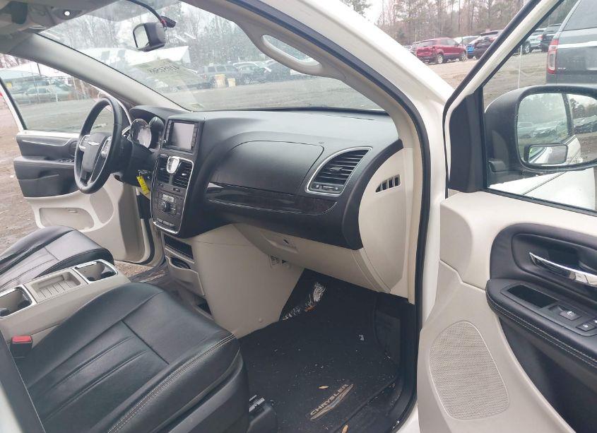 Photo 5 of 2013 Chrysler Town & COUNTRY TOURING (VIN 2C4RC1BG2DR786748)