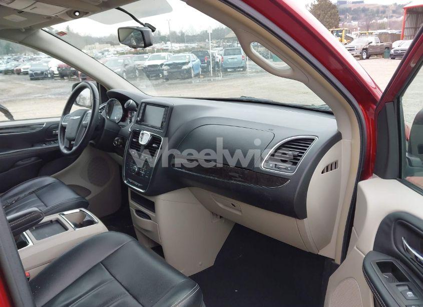 Photo 5 of 2014 Chrysler Town & COUNTRY TOURING (VIN 2C4RC1BG2ER124556)