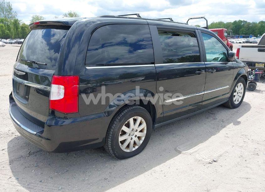 Photo 4 of 2014 Chrysler Town & COUNTRY TOURING (VIN 2C4RC1BG2ER206979)