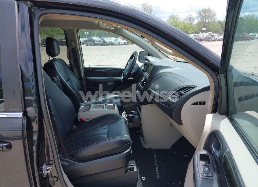 Photo 5 of 2014 Chrysler Town & COUNTRY TOURING (VIN 2C4RC1BG2ER206979)
