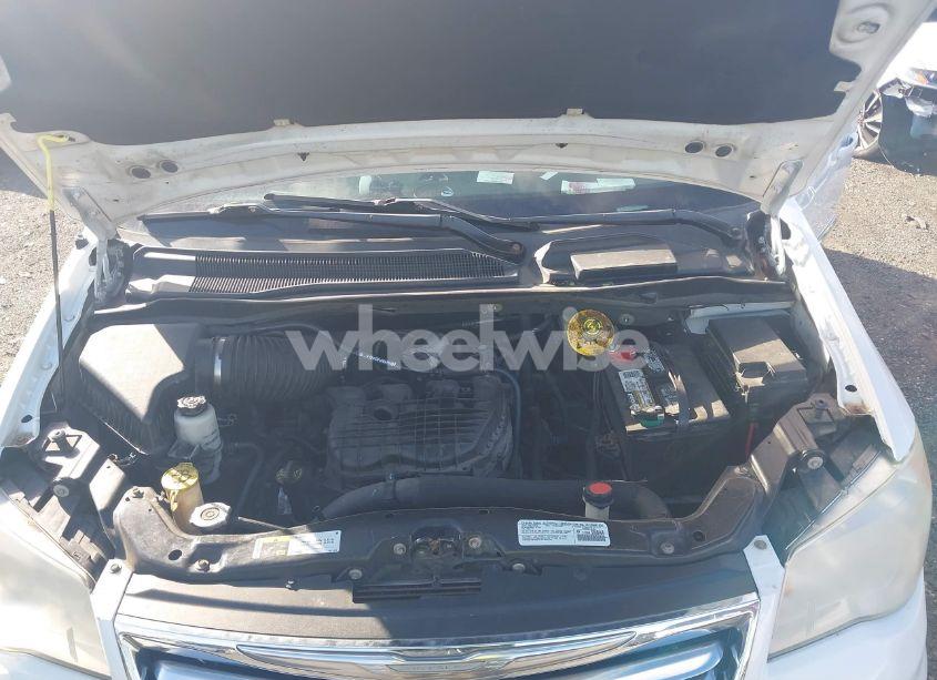 Photo 10 of 2014 Chrysler Town & COUNTRY TOURING (VIN 2C4RC1BG2ER218596)