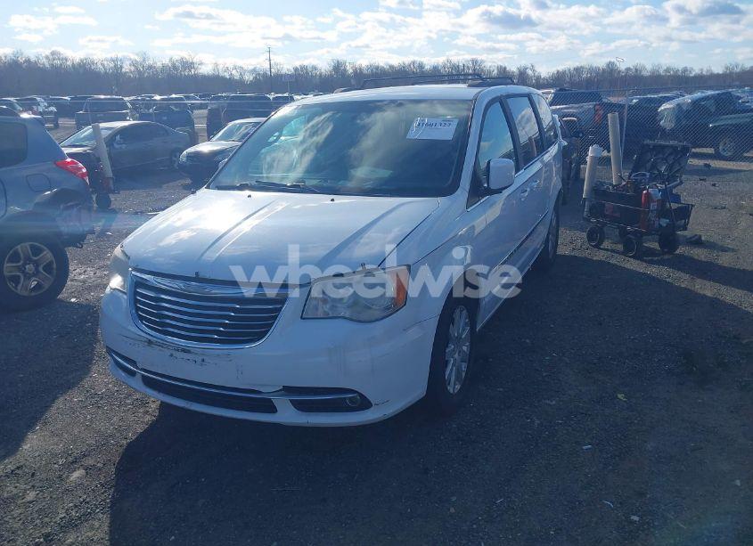 Photo 2 of 2014 Chrysler Town & COUNTRY TOURING (VIN 2C4RC1BG2ER218596)