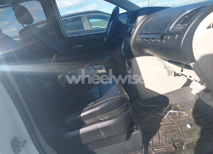 Photo 5 of 2014 Chrysler Town & COUNTRY TOURING (VIN 2C4RC1BG2ER218596)