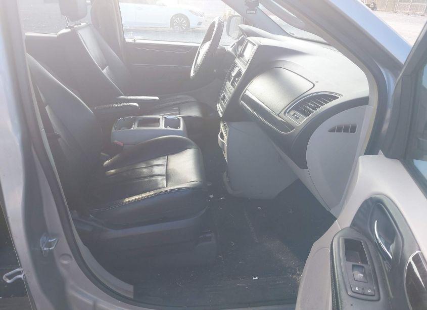 Photo 5 of 2014 Chrysler Town & COUNTRY TOURING (VIN 2C4RC1BG2ER247712)