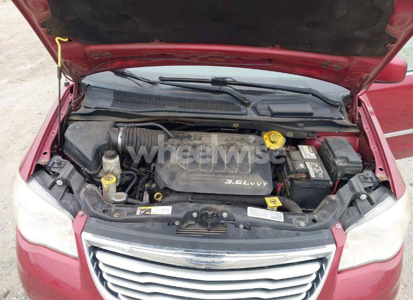 Photo 10 of 2014 Chrysler Town & COUNTRY TOURING (VIN 2C4RC1BG2ER327088)