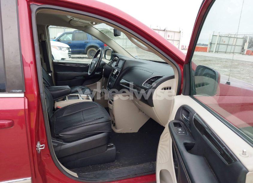 Photo 5 of 2014 Chrysler Town & COUNTRY TOURING (VIN 2C4RC1BG2ER327088)