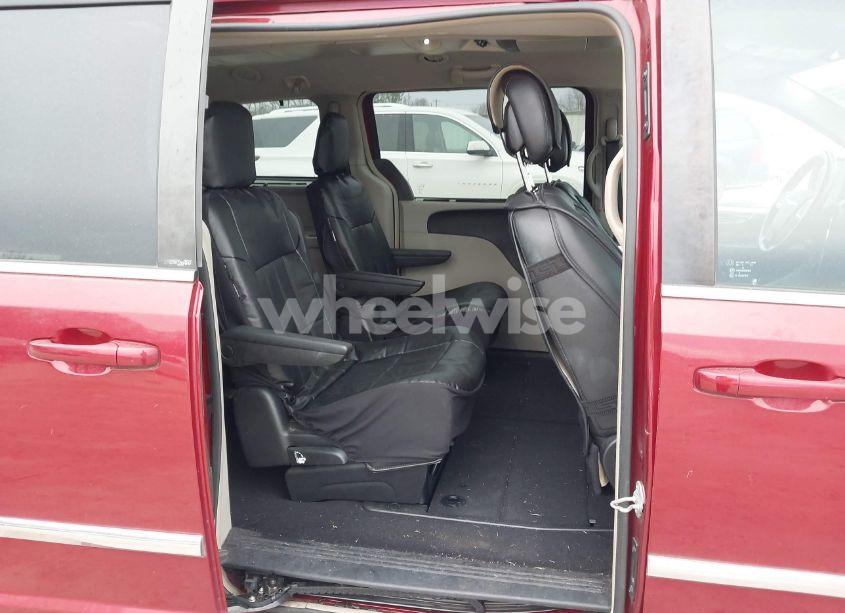 Photo 8 of 2014 Chrysler Town & COUNTRY TOURING (VIN 2C4RC1BG2ER327088)