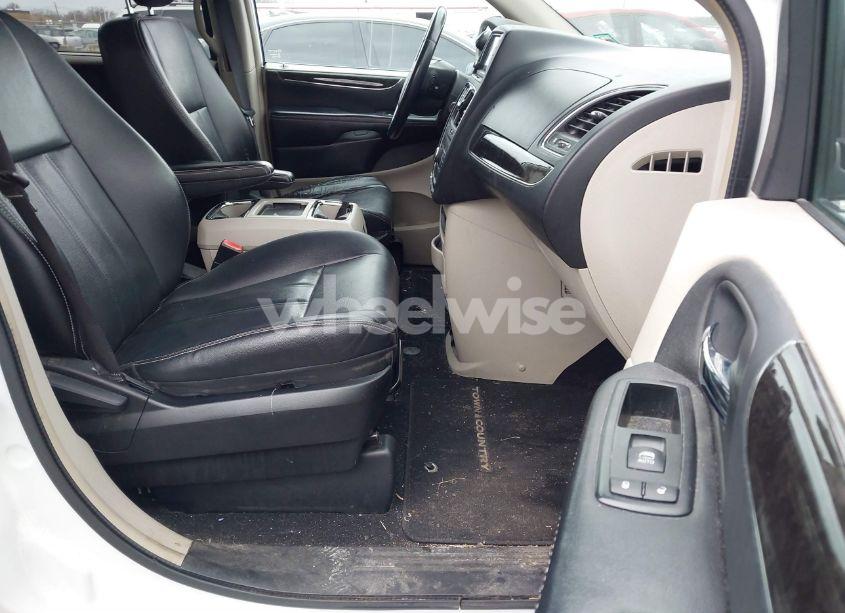 Photo 8 of 2014 Chrysler Town & COUNTRY TOURING (VIN 2C4RC1BG2ER330234)