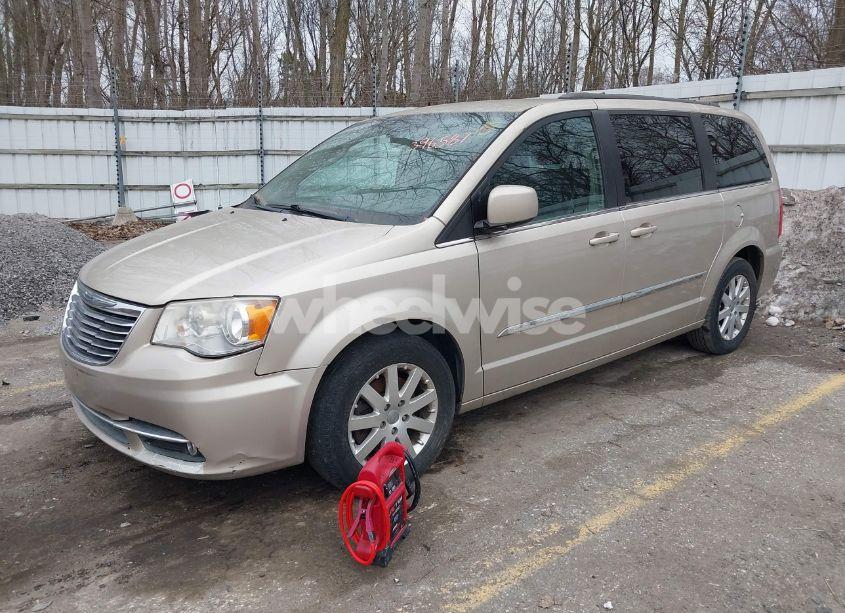 Photo 2 of 2014 Chrysler Town & COUNTRY TOURING (VIN 2C4RC1BG2ER396587)