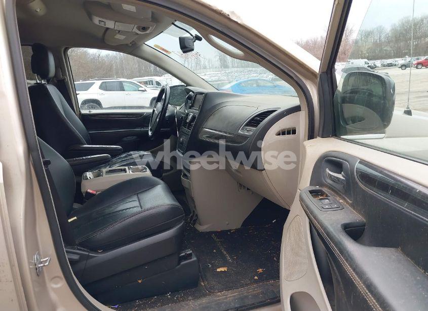 Photo 5 of 2014 Chrysler Town & COUNTRY TOURING (VIN 2C4RC1BG2ER396587)