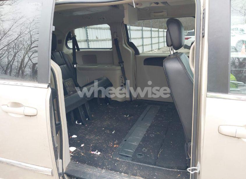 Photo 8 of 2014 Chrysler Town & COUNTRY TOURING (VIN 2C4RC1BG2ER396587)