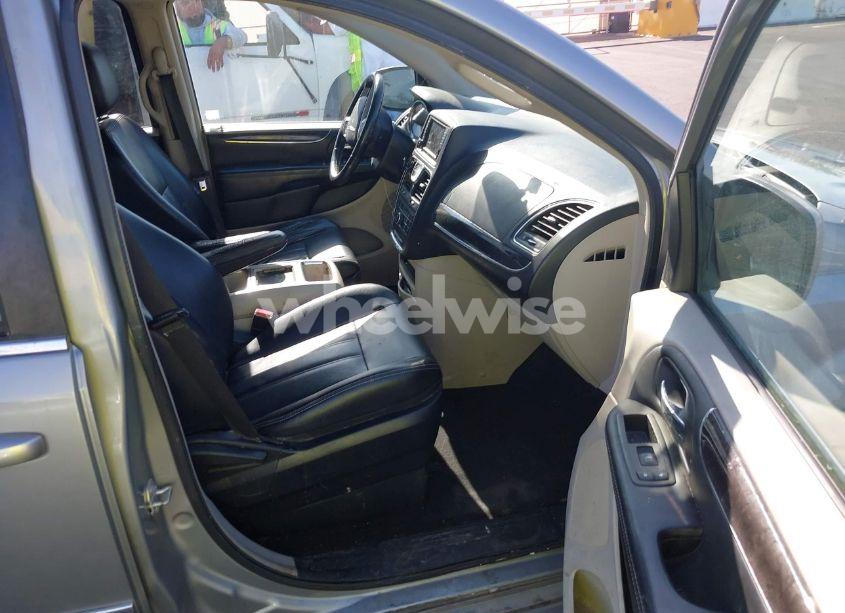 Photo 5 of 2014 Chrysler Town & COUNTRY TOURING (VIN 2C4RC1BG2ER435808)