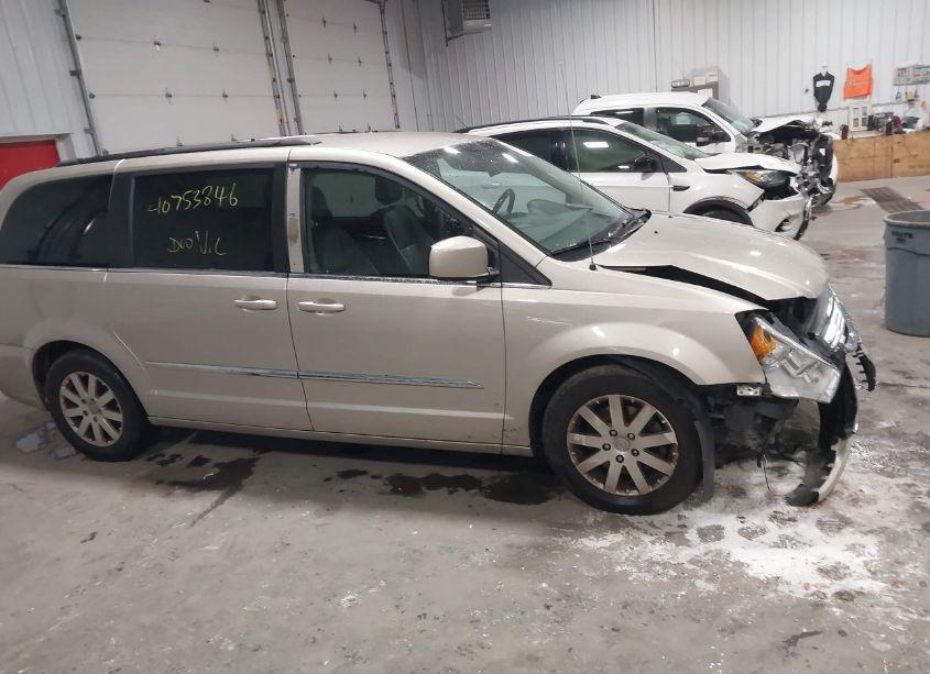 Photo 13 of 2014 Chrysler Town & COUNTRY TOURING (VIN 2C4RC1BG2ER436750)