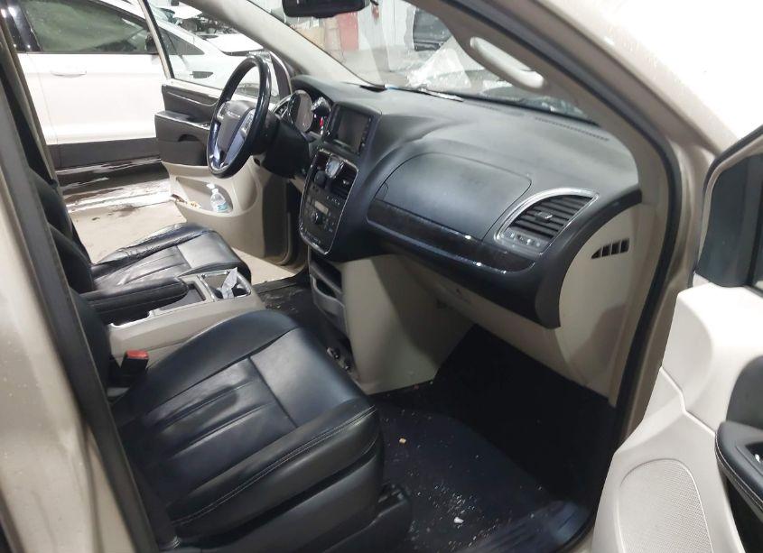 Photo 5 of 2014 Chrysler Town & COUNTRY TOURING (VIN 2C4RC1BG2ER436750)