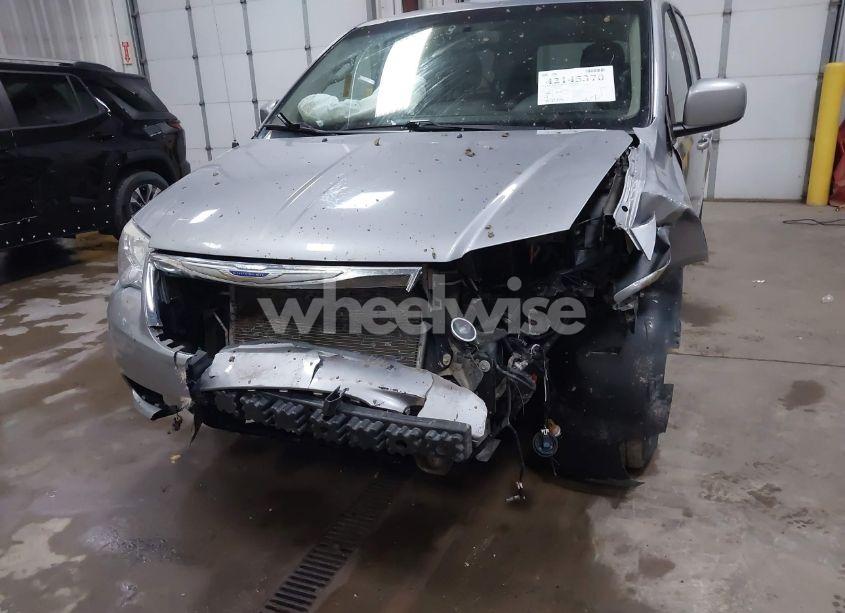 Photo 6 of 2014 Chrysler Town & COUNTRY TOURING (VIN 2C4RC1BG2ER442743)