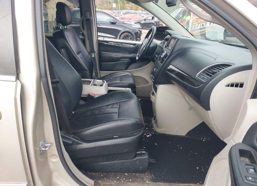 Photo 5 of 2014 Chrysler Town & COUNTRY TOURING (VIN 2C4RC1BG2ER448736)