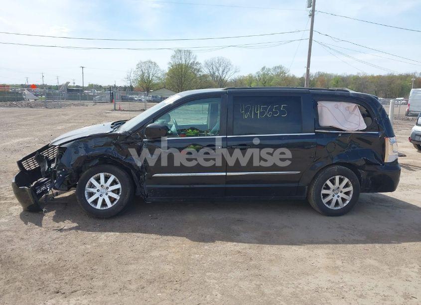 Photo 15 of 2015 Chrysler Town & COUNTRY TOURING (VIN 2C4RC1BG2FR538082)