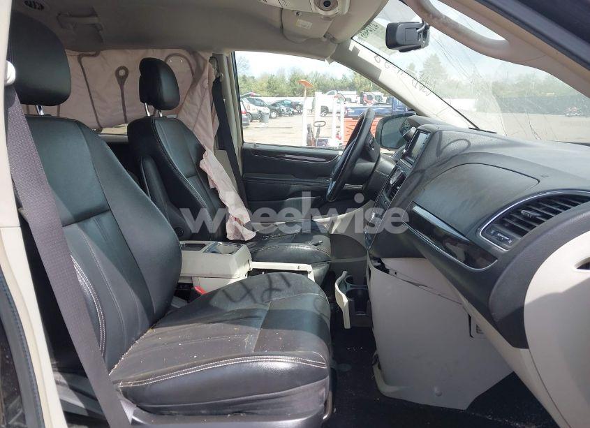 Photo 5 of 2015 Chrysler Town & COUNTRY TOURING (VIN 2C4RC1BG2FR538082)