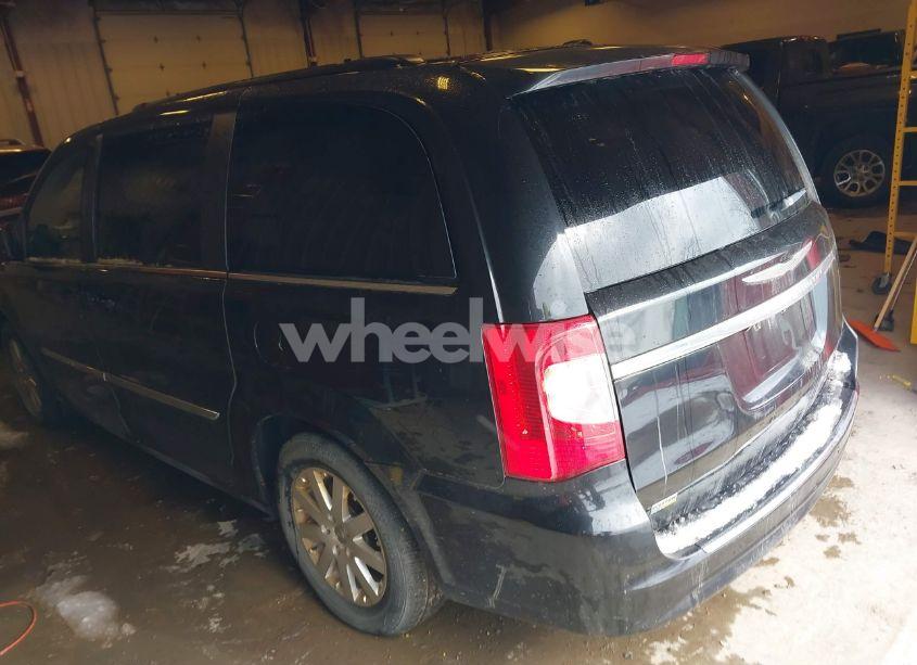 Photo 3 of 2015 Chrysler Town & COUNTRY TOURING (VIN 2C4RC1BG2FR588593)