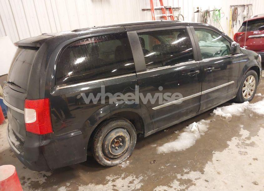 Photo 4 of 2015 Chrysler Town & COUNTRY TOURING (VIN 2C4RC1BG2FR588593)