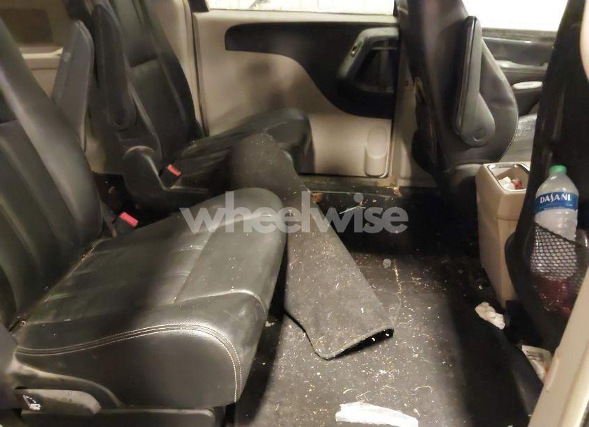 Photo 8 of 2015 Chrysler Town & COUNTRY TOURING (VIN 2C4RC1BG2FR588593)